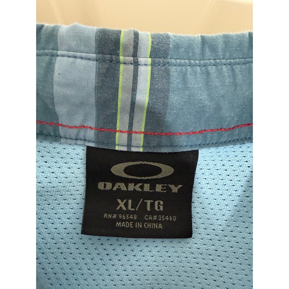 Oakley Mens XL Blue Plaid Long Sleeve Button Down Shirt Zipper Pocket Mesh Back - Picture 2 of 7